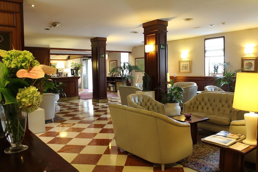 Hotel Alla Torre Кастельфранко-Венето Экстерьер фото
