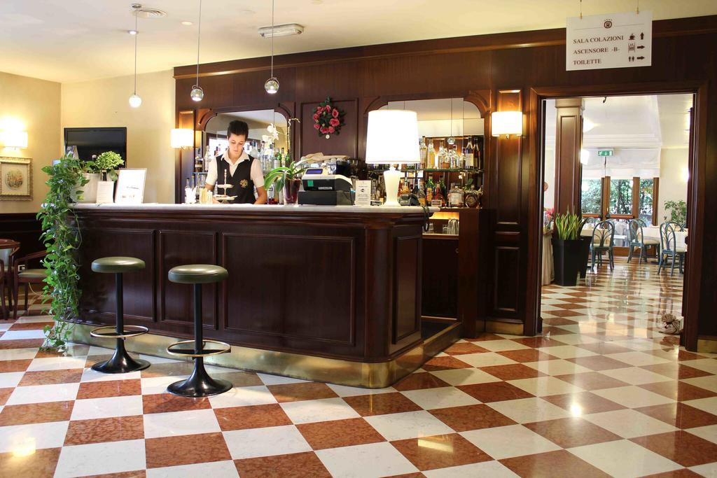 Hotel Alla Torre Кастельфранко-Венето Экстерьер фото