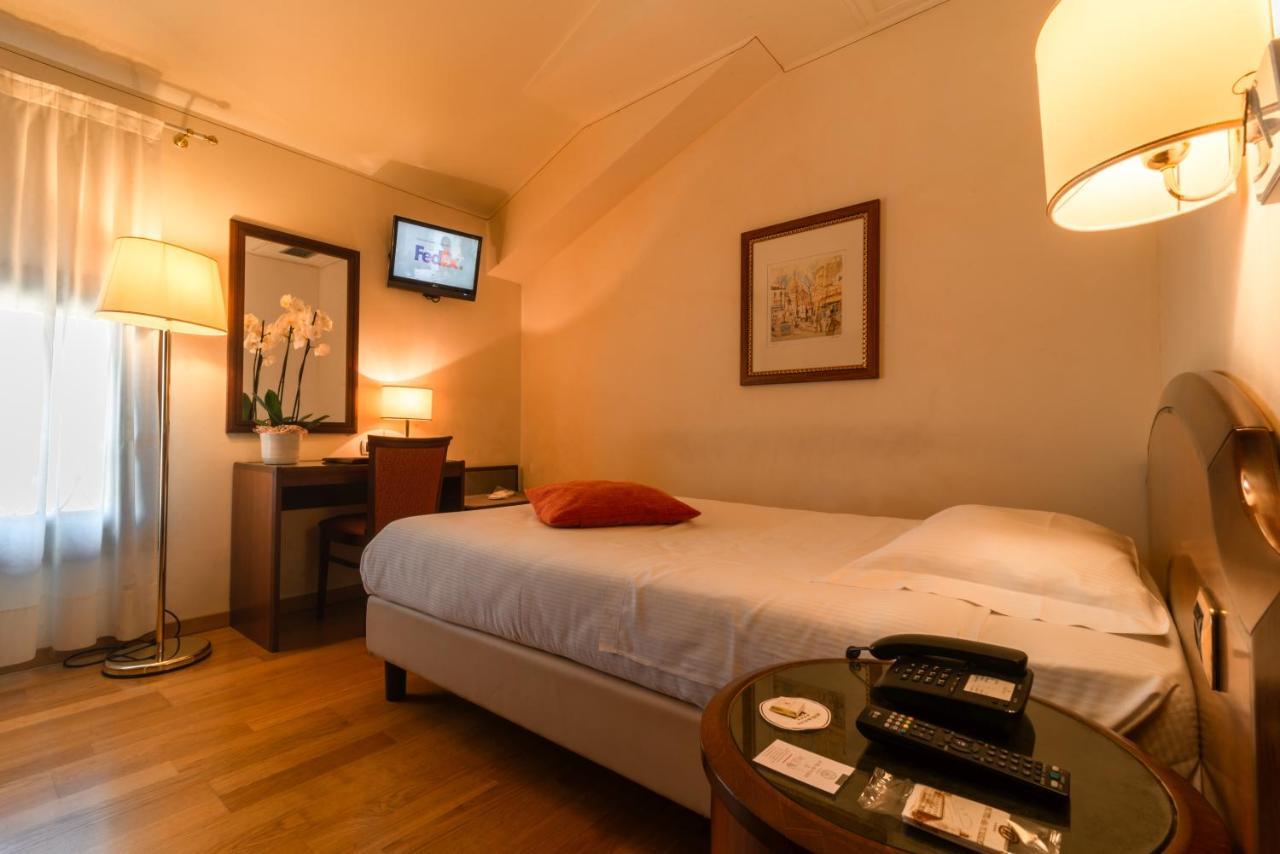 Hotel Alla Torre Кастельфранко-Венето Экстерьер фото